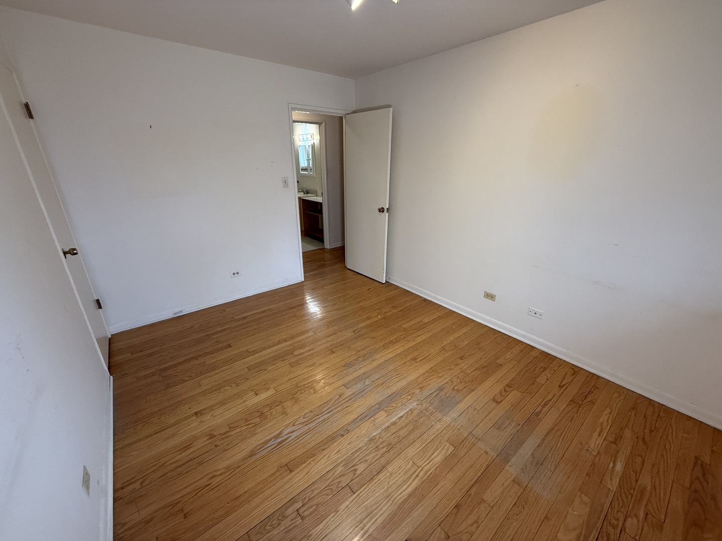 210 Hill Avenue, Glen Ellyn, IL 60137