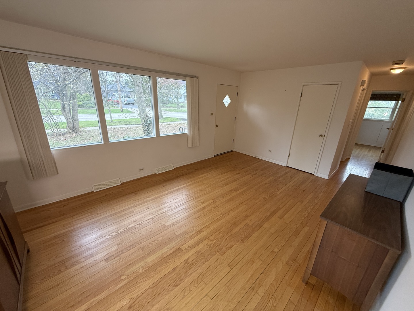 210 Hill Avenue, Glen Ellyn, IL 60137