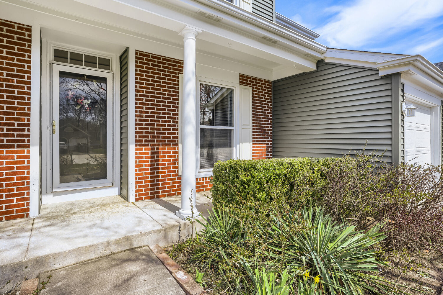 305 N Fiore Parkway, Vernon Hills, IL 60061