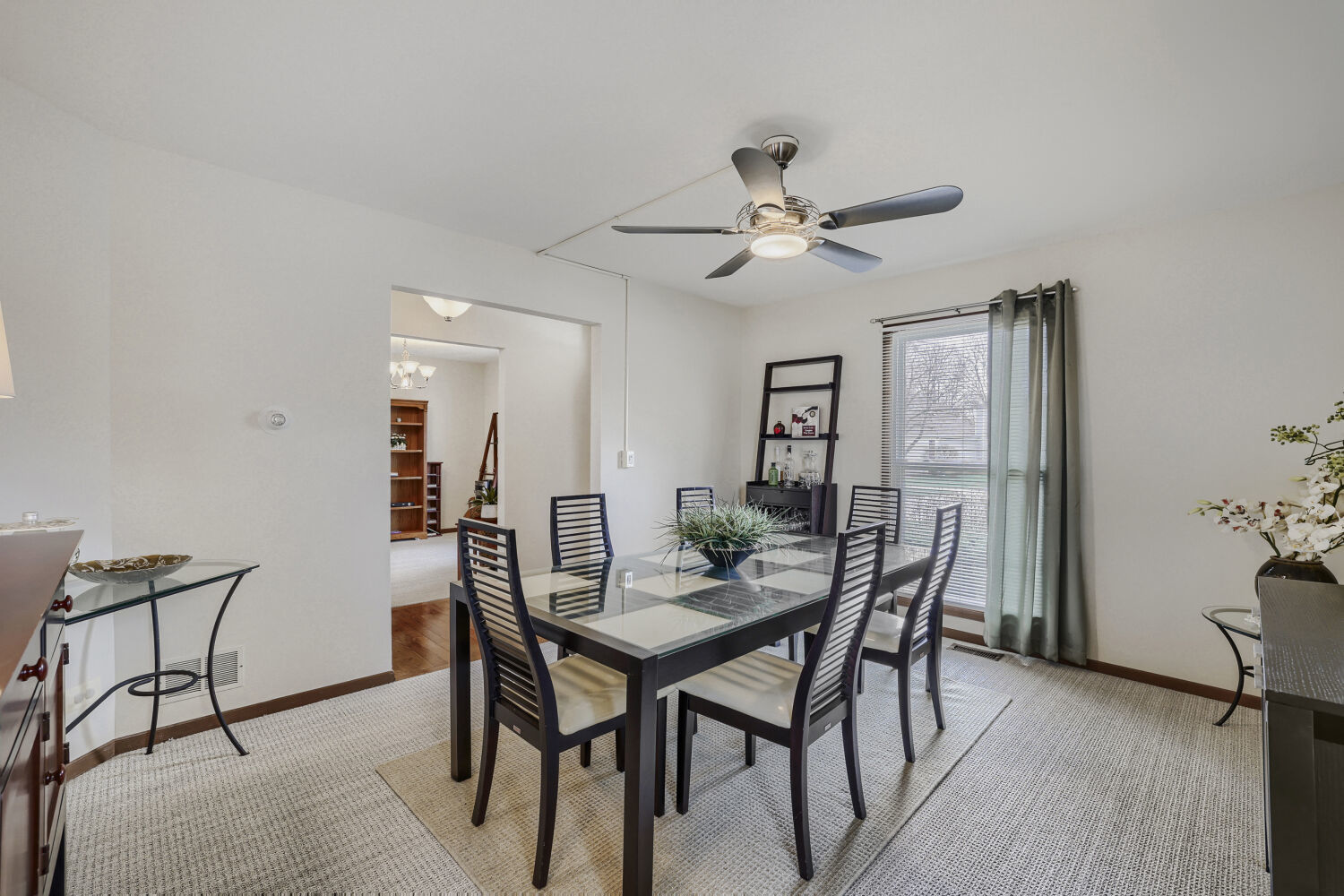 305 N Fiore Parkway, Vernon Hills, IL 60061