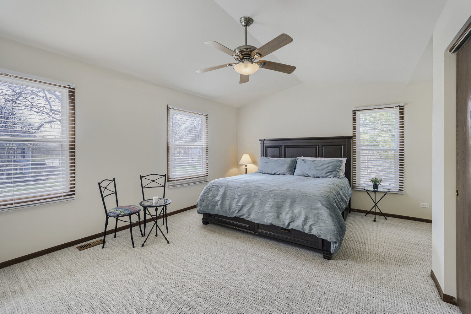 305 N Fiore Parkway, Vernon Hills, IL 60061