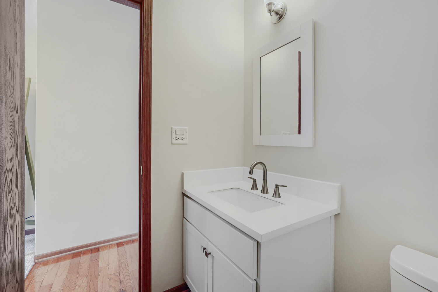 305 N Fiore Parkway, Vernon Hills, IL 60061