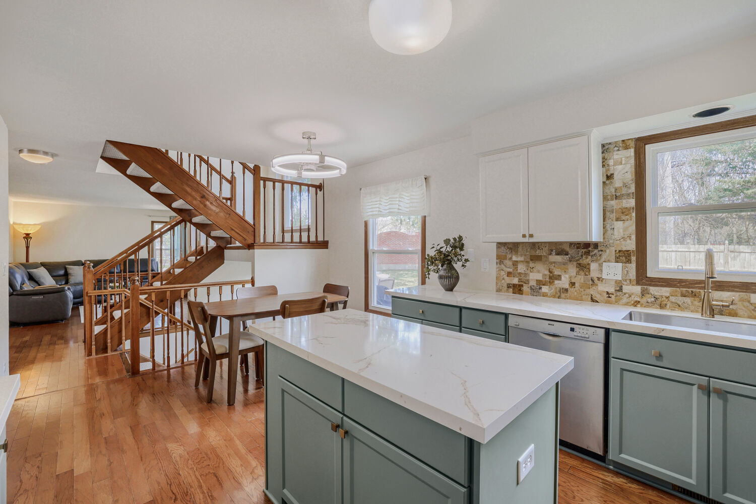 305 N Fiore Parkway, Vernon Hills, IL 60061