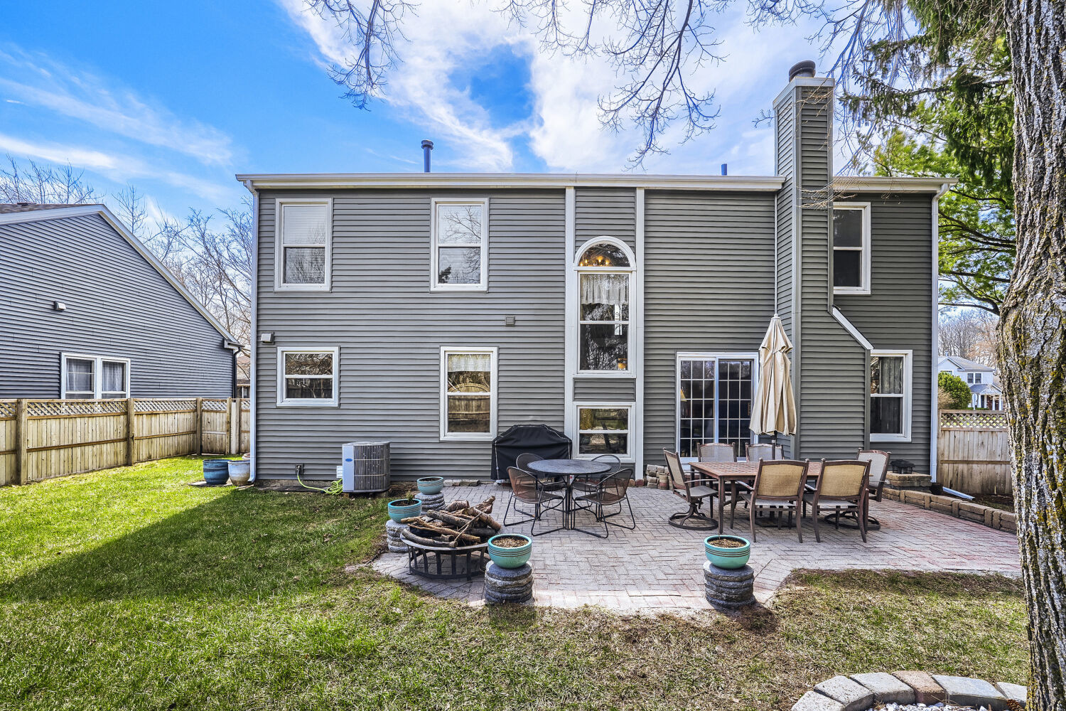 305 N Fiore Parkway, Vernon Hills, IL 60061