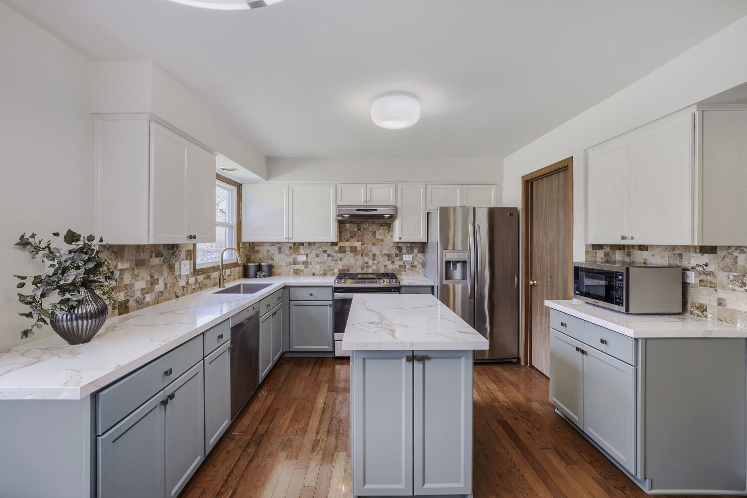 305 N Fiore Parkway, Vernon Hills, IL 60061