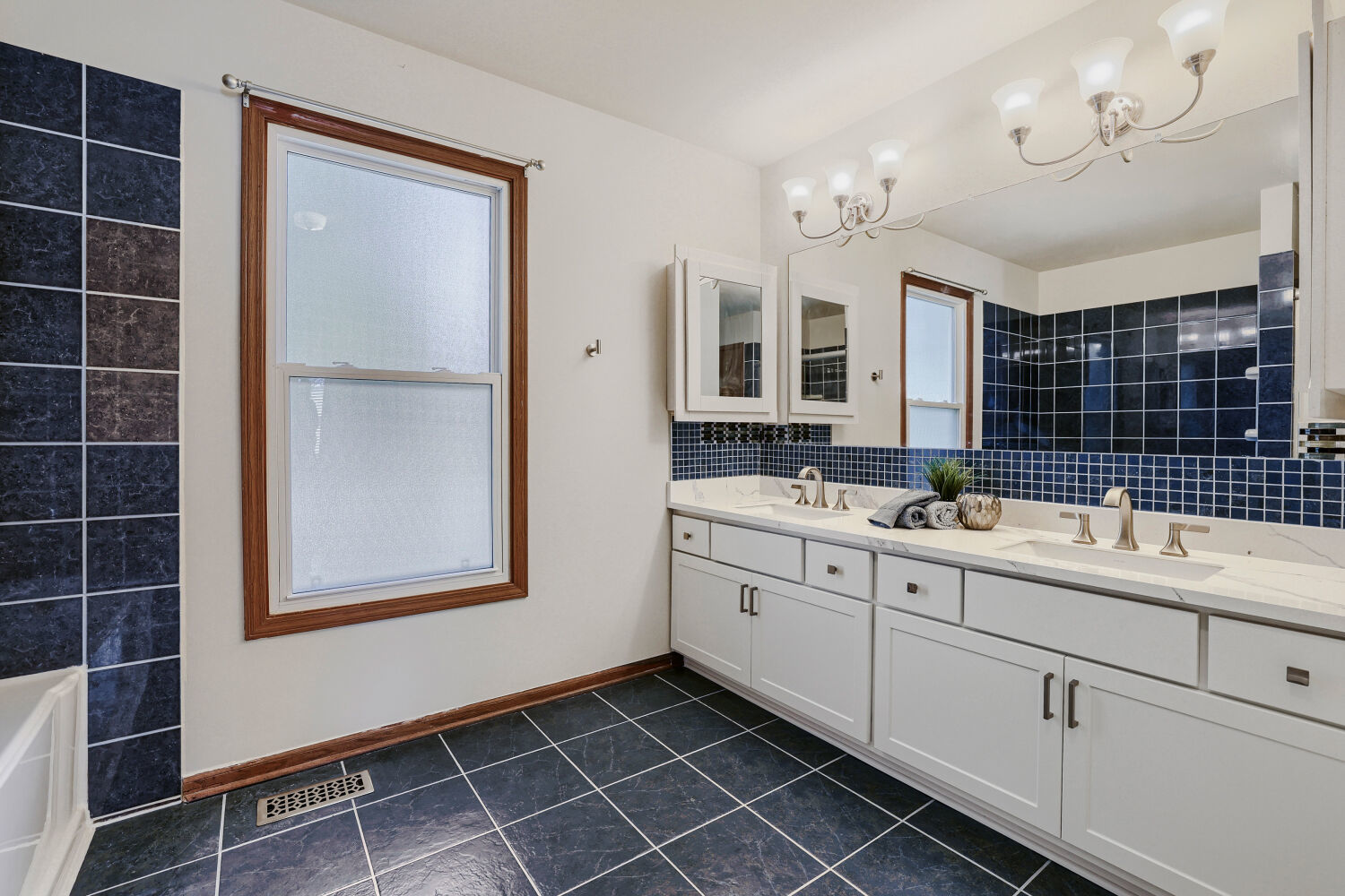 305 N Fiore Parkway, Vernon Hills, IL 60061