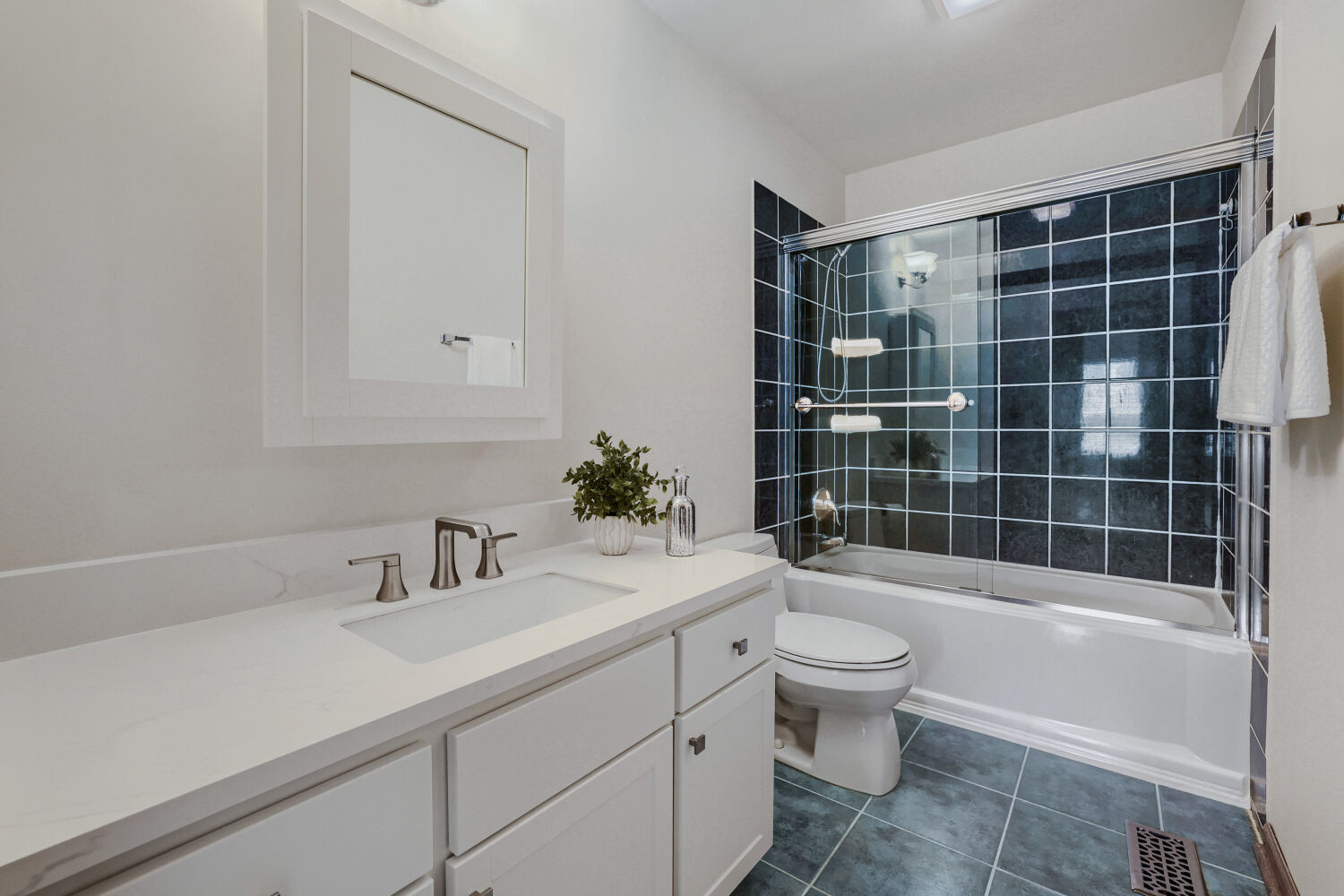 305 N Fiore Parkway, Vernon Hills, IL 60061