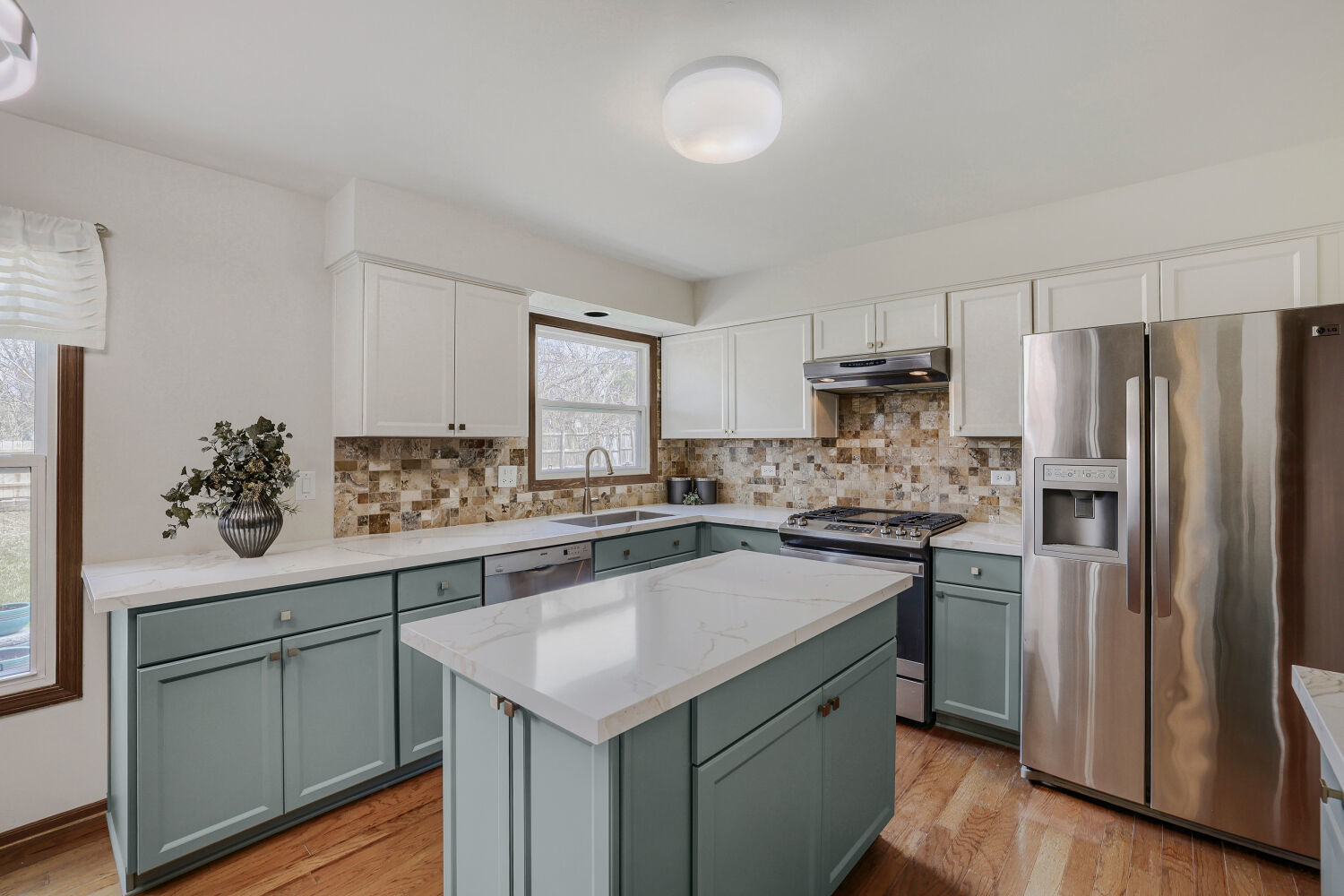 305 N Fiore Parkway, Vernon Hills, IL 60061