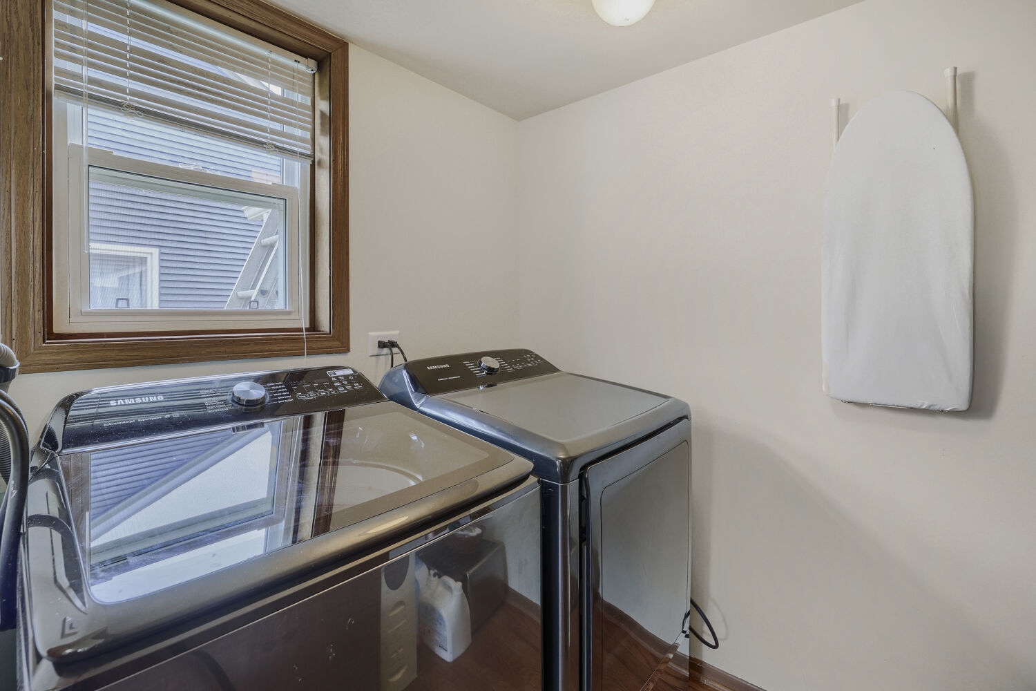 305 N Fiore Parkway, Vernon Hills, IL 60061