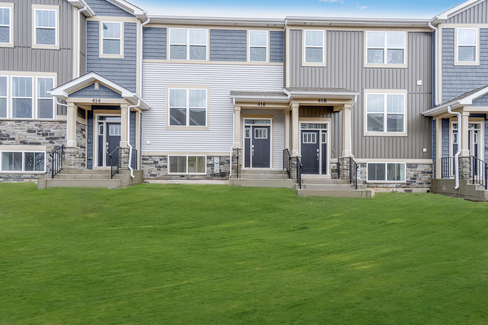 416 Red Oak Circle, Volo, IL 60020