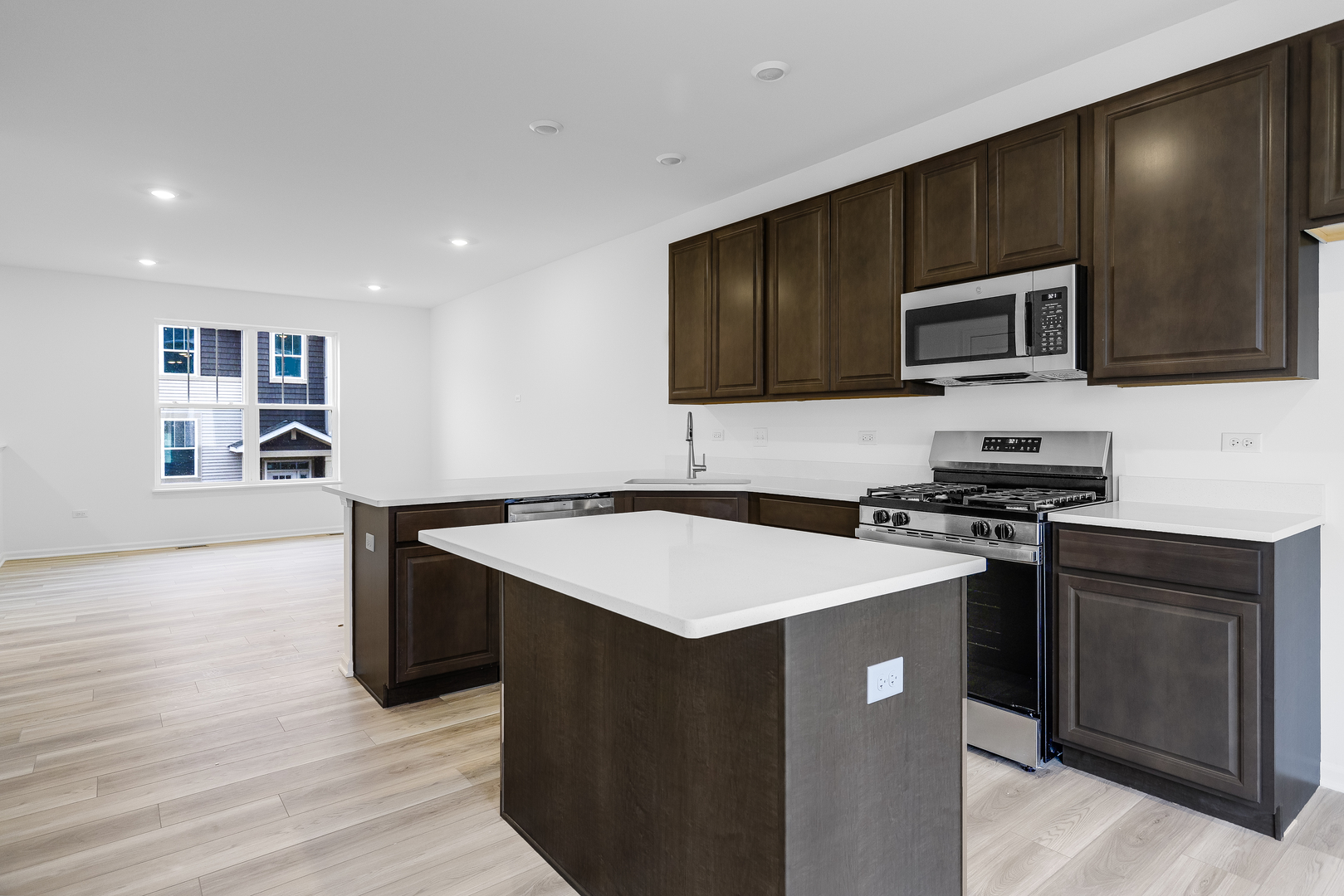 416 Red Oak Circle, Volo, IL 60020