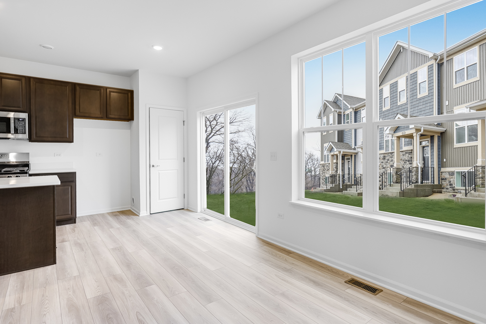 416 Red Oak Circle, Volo, IL 60020