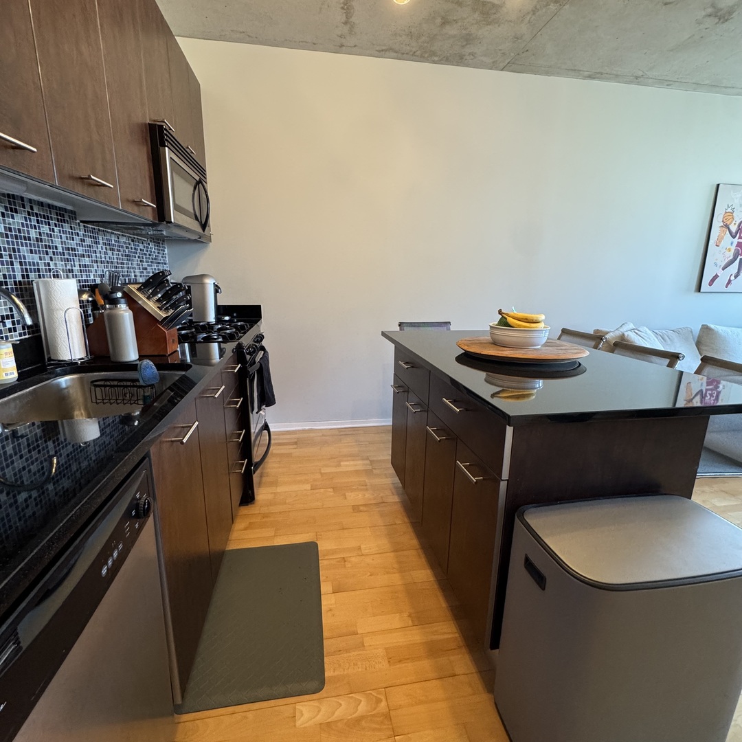 659 W RANDOLPH Street #612, Chicago, IL 60661