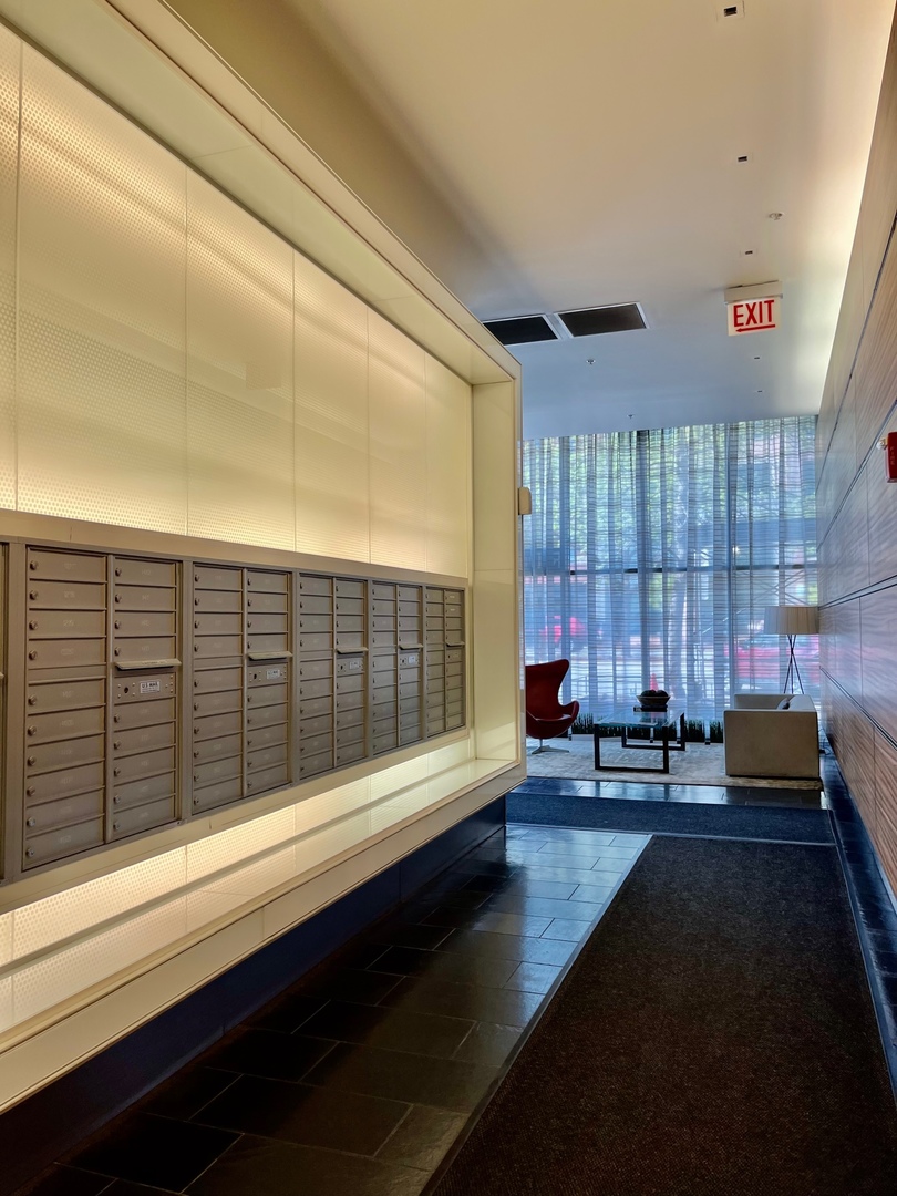 659 W RANDOLPH Street #612, Chicago, IL 60661