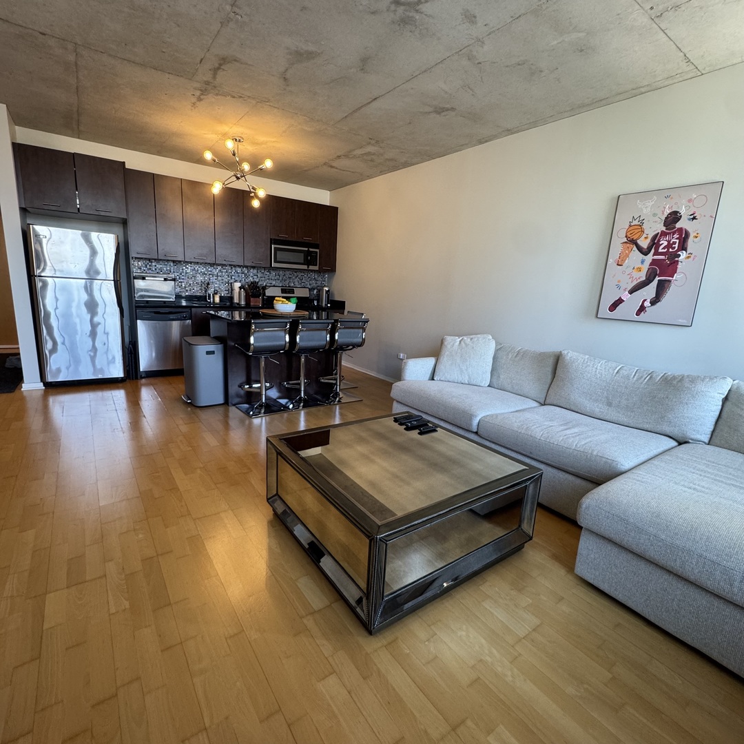 659 W RANDOLPH Street #612, Chicago, IL 60661