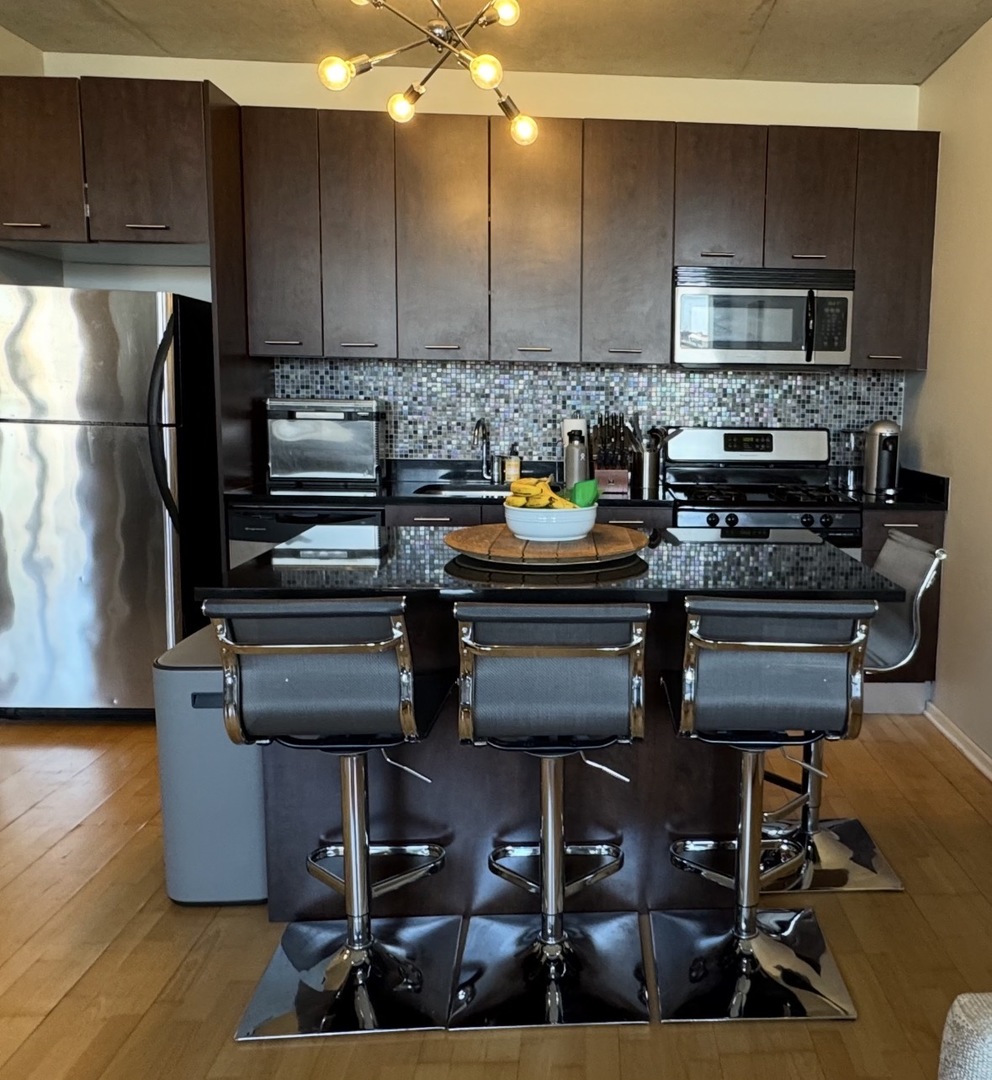 659 W RANDOLPH Street #612, Chicago, IL 60661