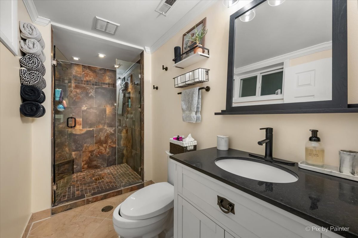 647 N Ridgemoor Avenue, Mundelein, IL 60060