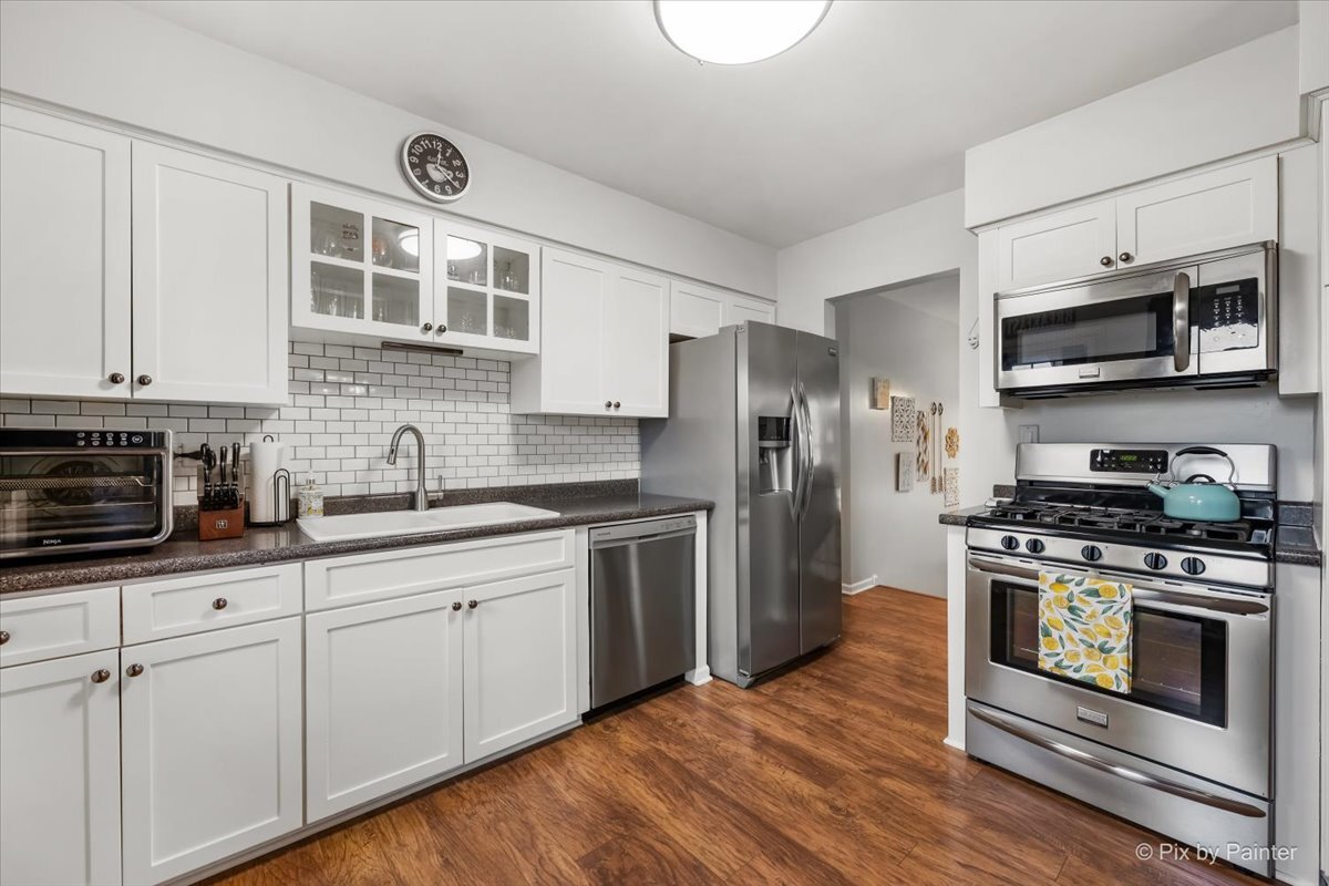 647 N Ridgemoor Avenue, Mundelein, IL 60060