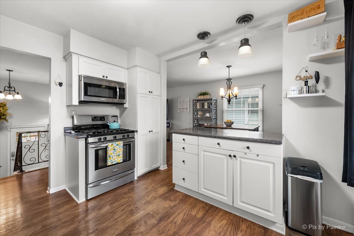 647 N Ridgemoor Avenue, Mundelein, IL 60060