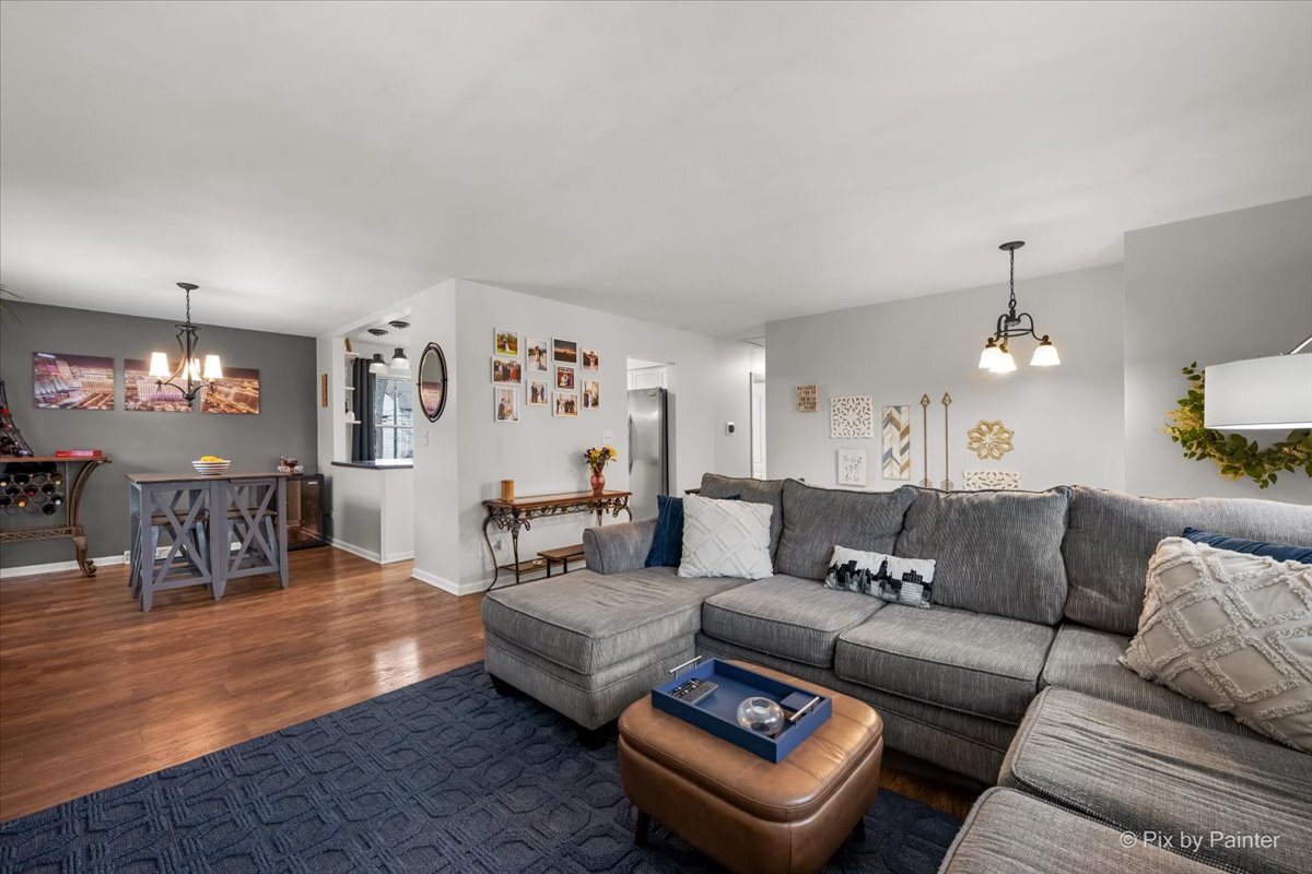 647 N Ridgemoor Avenue, Mundelein, IL 60060