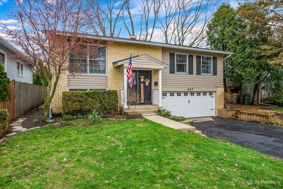 647 N Ridgemoor Avenue, Mundelein, IL 60060