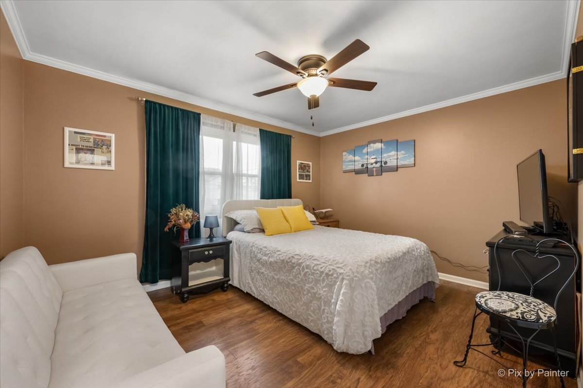 647 N Ridgemoor Avenue, Mundelein, IL 60060