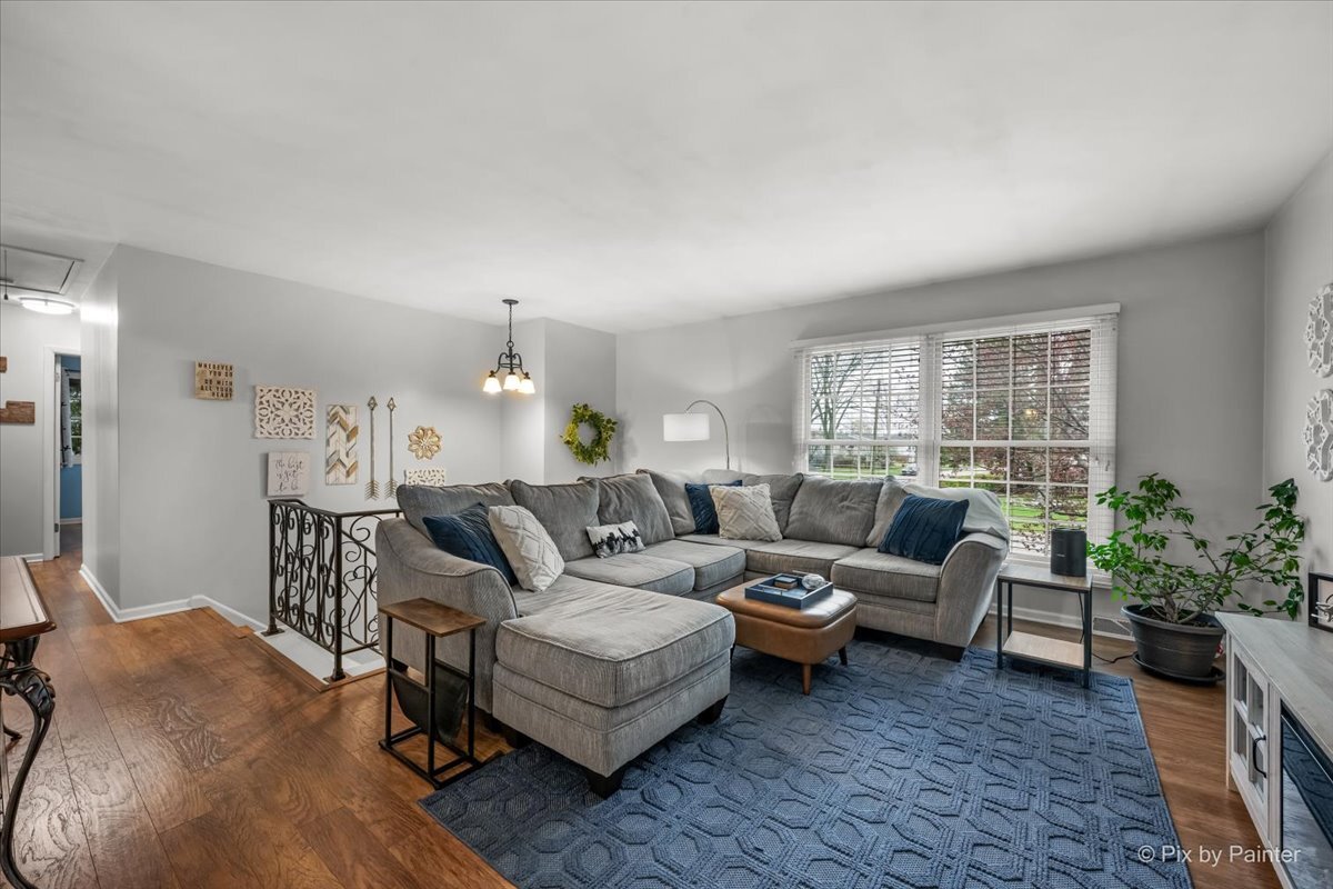 647 N Ridgemoor Avenue, Mundelein, IL 60060