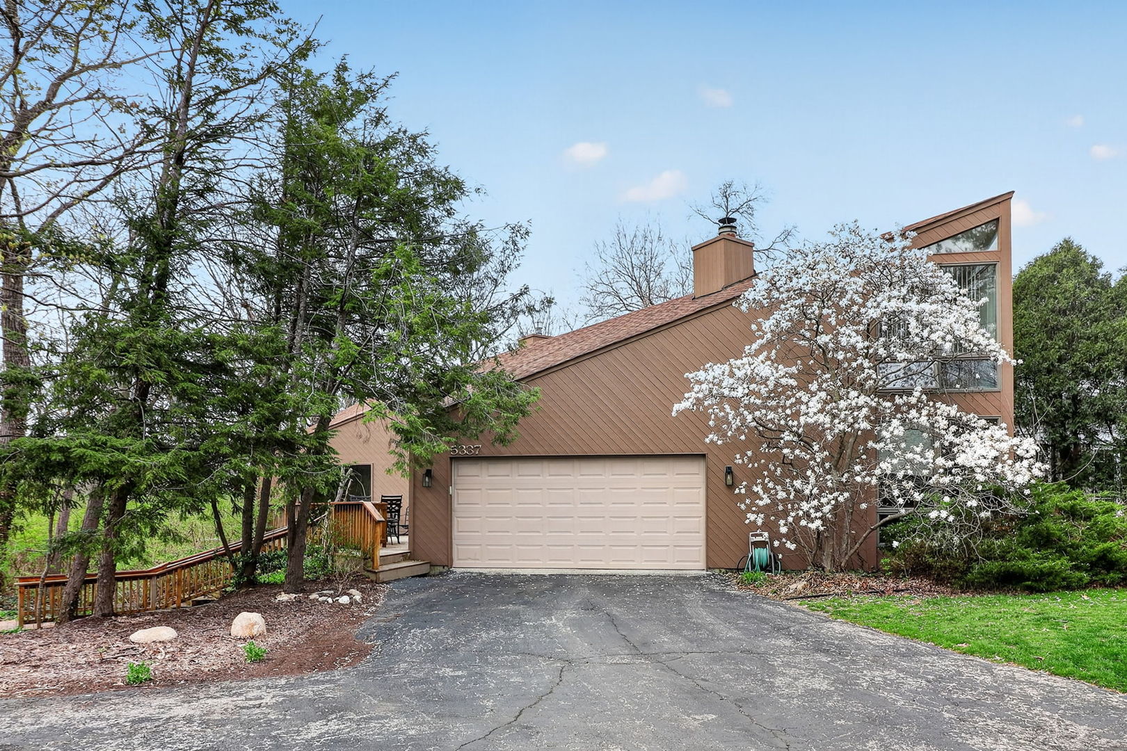 5337 Brookbank Road, Downers Grove, IL 60515