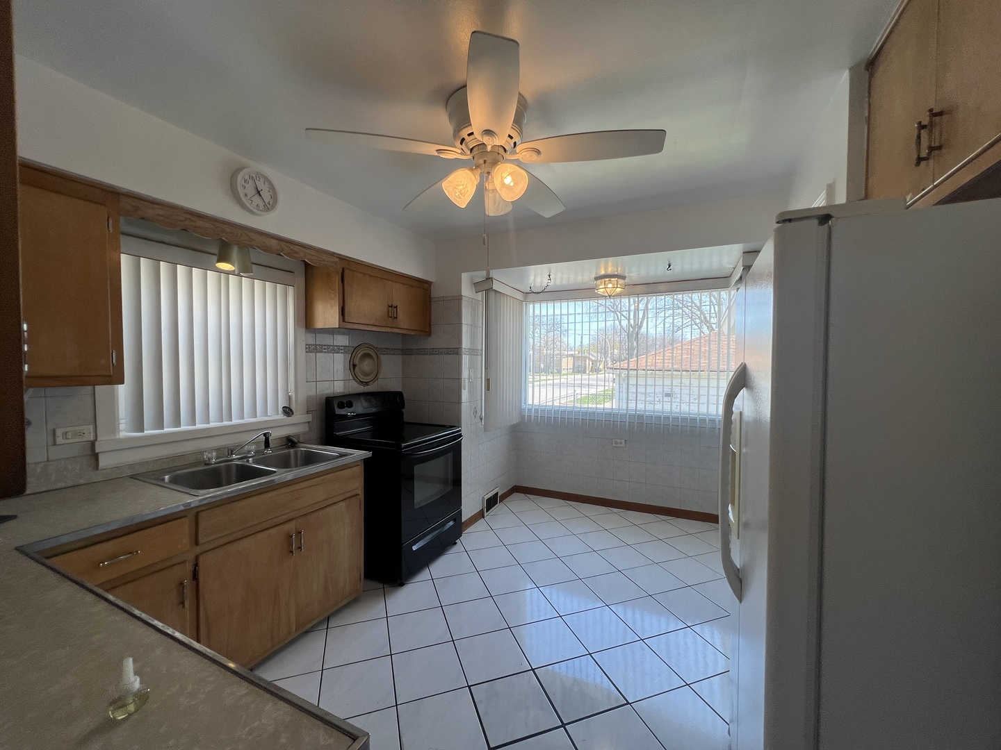 8901 S East End Avenue, Chicago, IL 60617