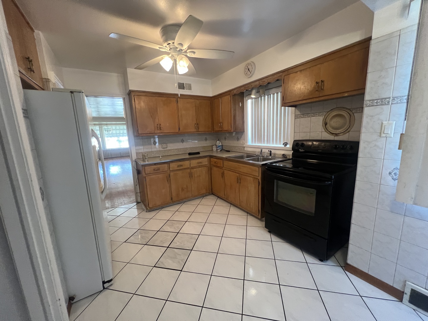 8901 S East End Avenue, Chicago, IL 60617