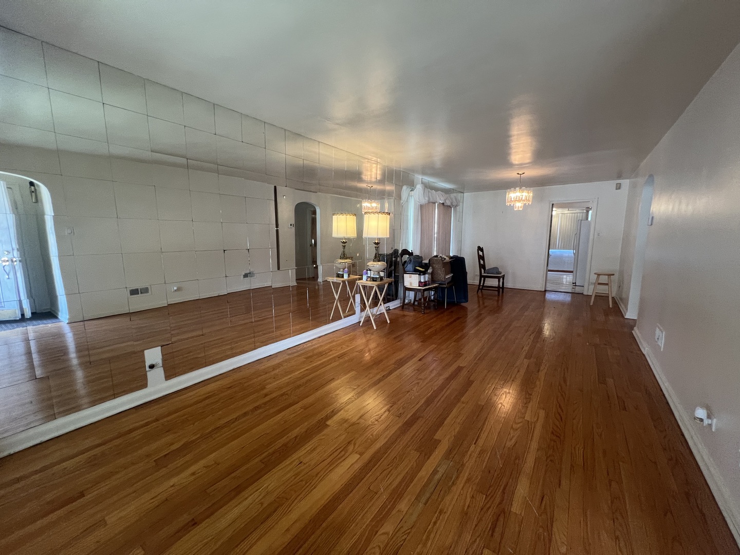 8901 S East End Avenue, Chicago, IL 60617