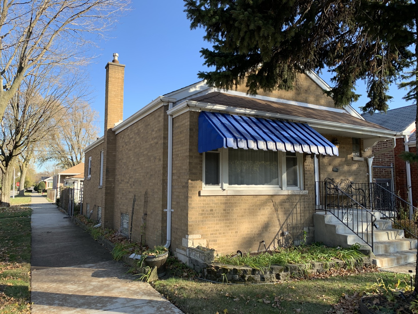 8901 S East End Avenue, Chicago, IL 60617