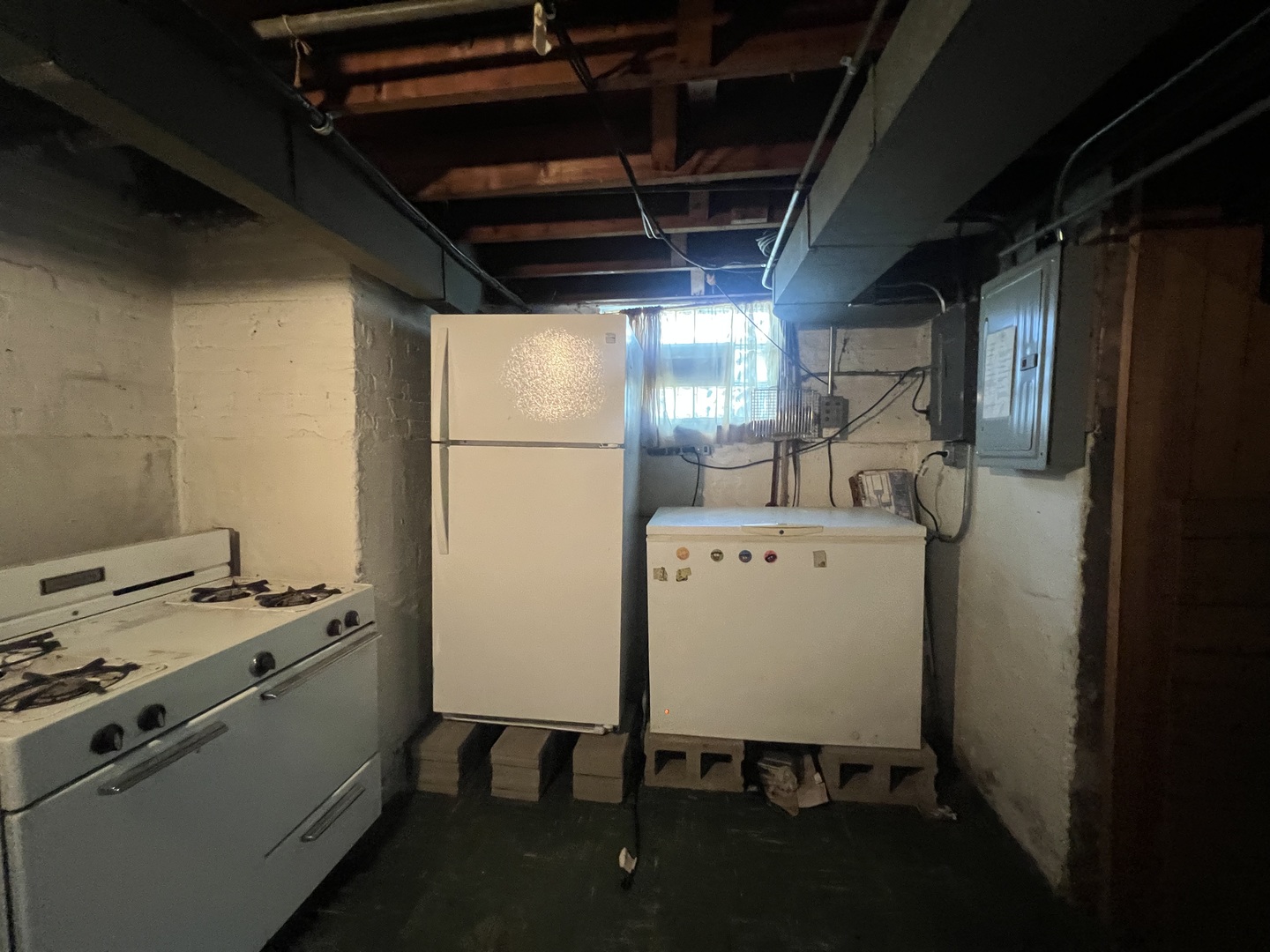 8901 S East End Avenue, Chicago, IL 60617