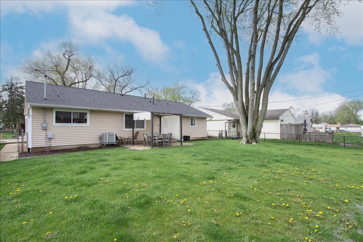 814 Oriole Drive, Streamwood, IL 60107