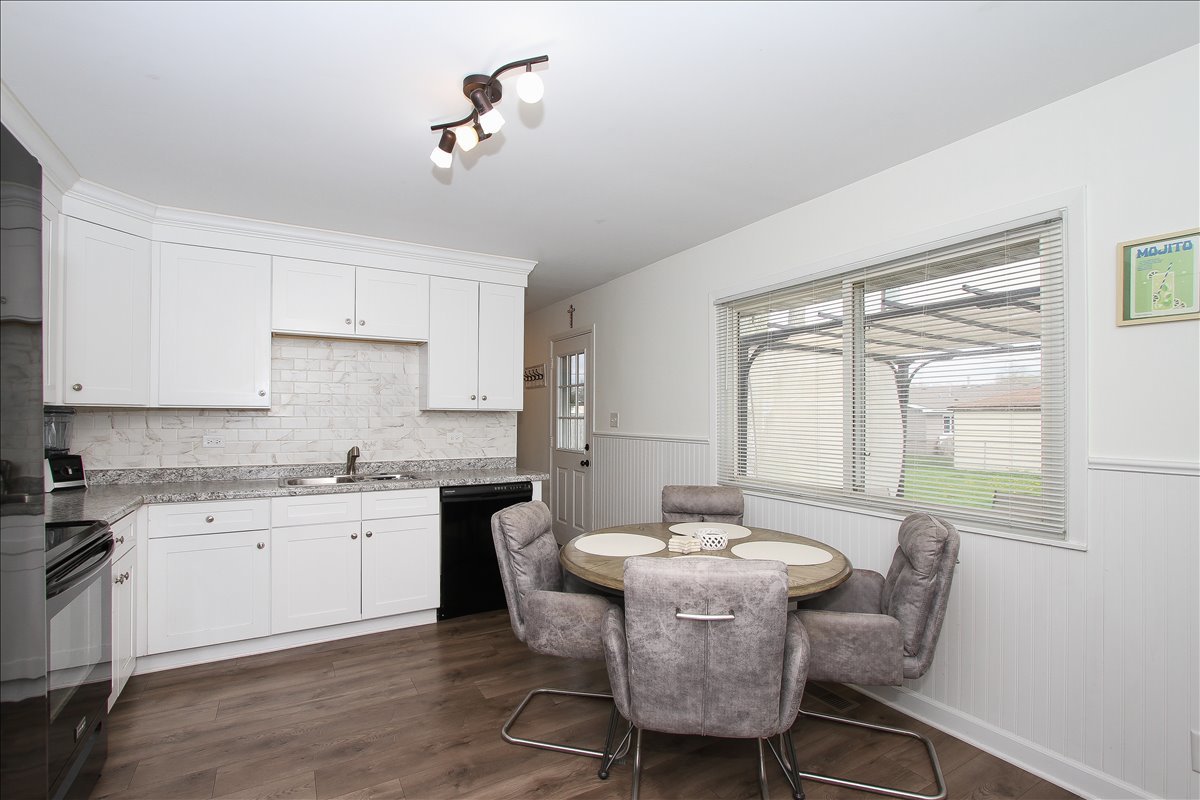 814 Oriole Drive, Streamwood, IL 60107