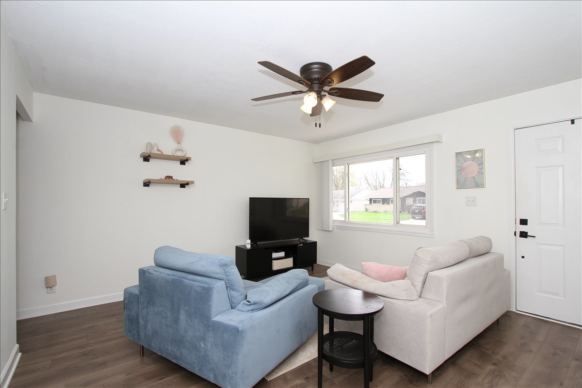 814 Oriole Drive, Streamwood, IL 60107