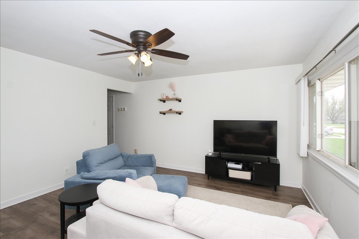 814 Oriole Drive, Streamwood, IL 60107