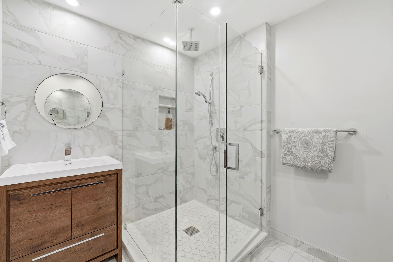 5 Middlebury Lane, Lincolnshire, IL 60069