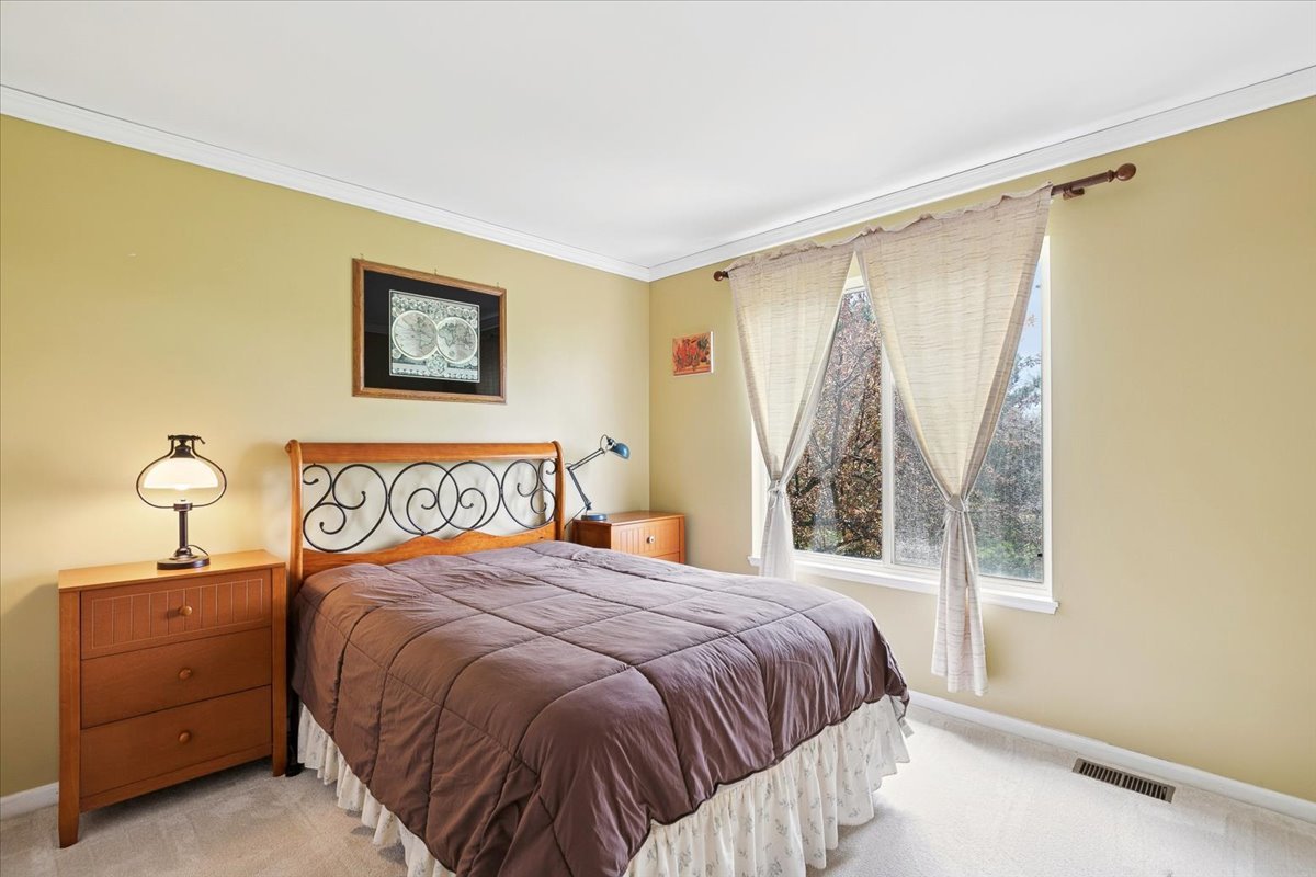 554 Charlton Court, Lake Villa, IL 60046