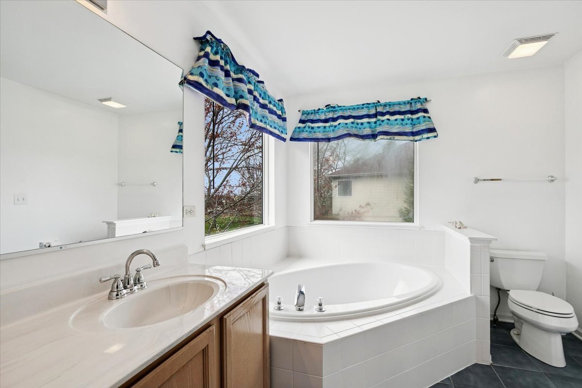 554 Charlton Court, Lake Villa, IL 60046