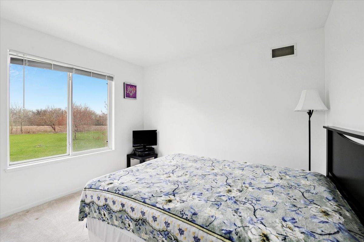 554 Charlton Court, Lake Villa, IL 60046