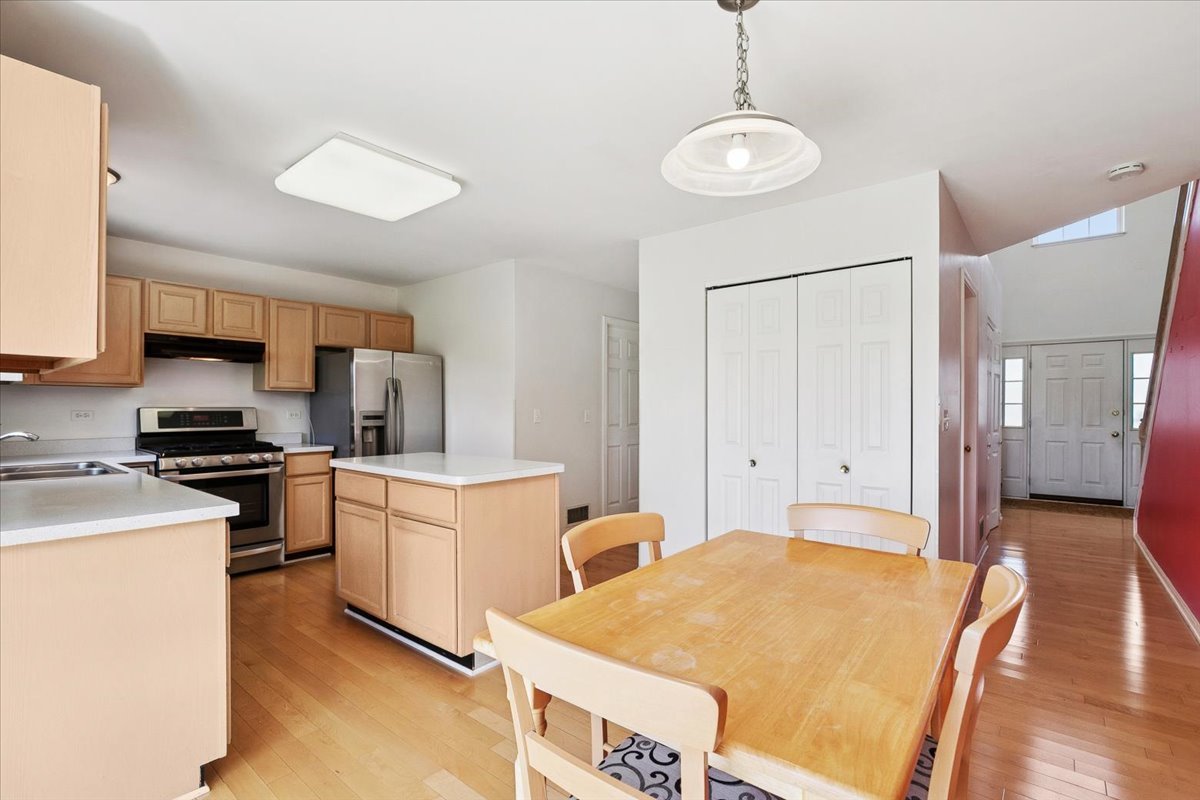 554 Charlton Court, Lake Villa, IL 60046