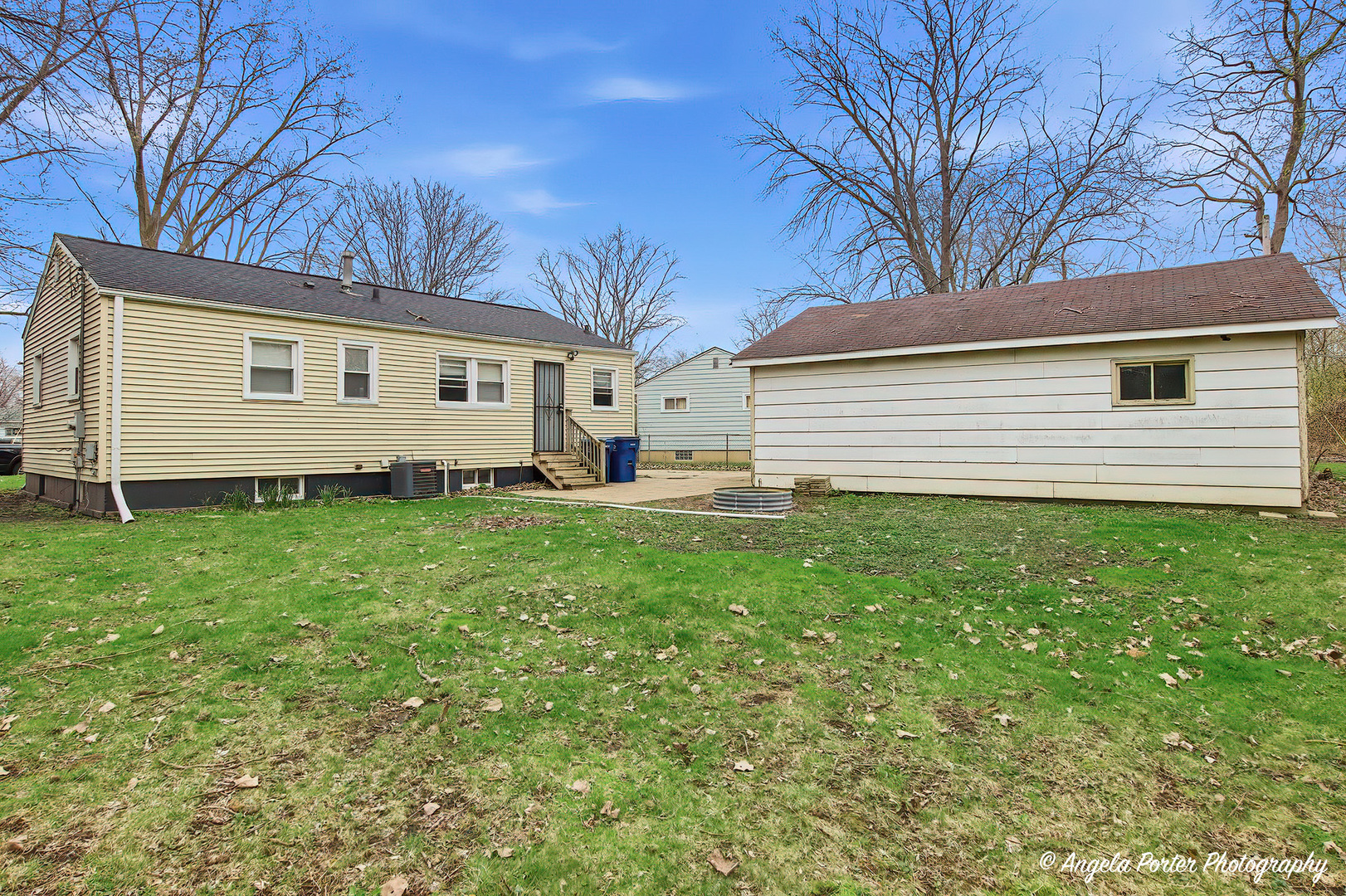 2609 N Pine Street, Waukegan, IL 60087
