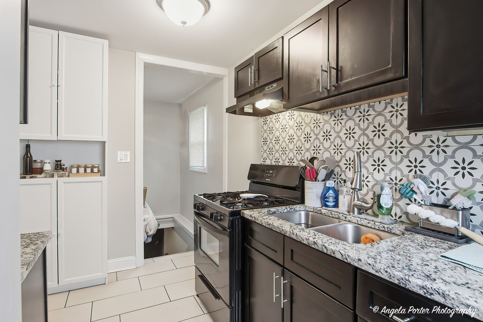 2609 N Pine Street, Waukegan, IL 60087