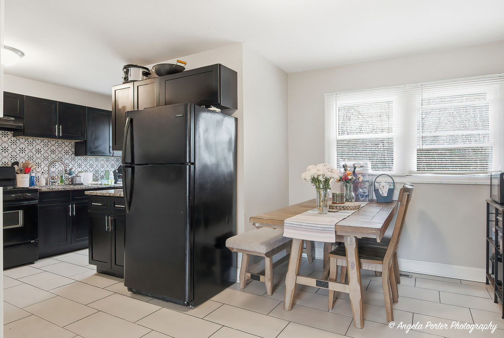 2609 N Pine Street, Waukegan, IL 60087