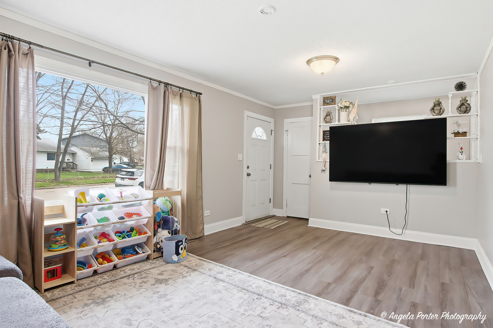 2609 N Pine Street, Waukegan, IL 60087