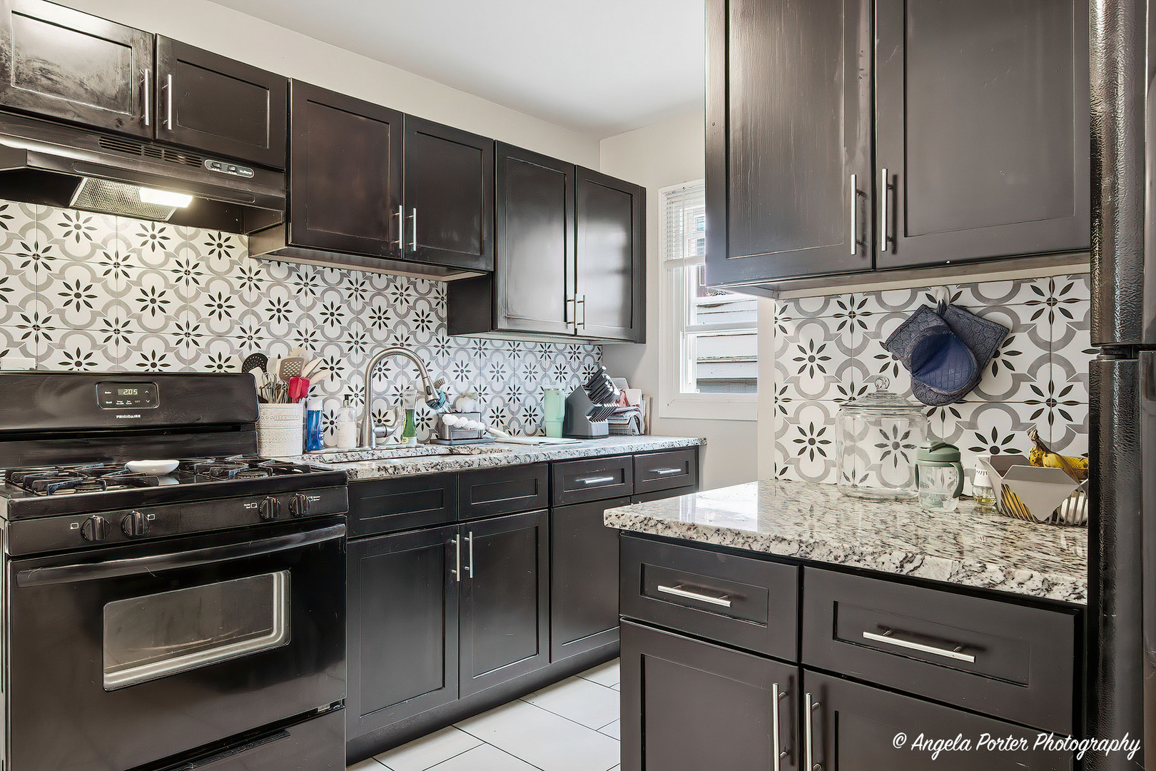 2609 N Pine Street, Waukegan, IL 60087