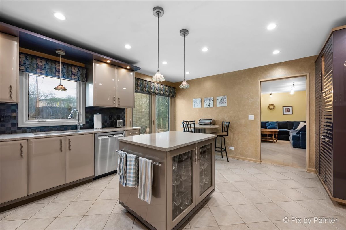 546 W Revere Lane, Palatine, IL 60067