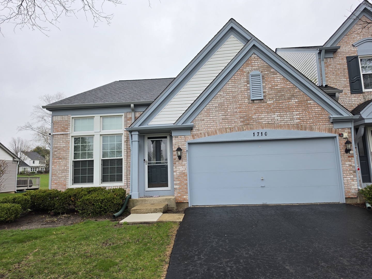 1710 Coach Drive #1710, Naperville, IL 60565