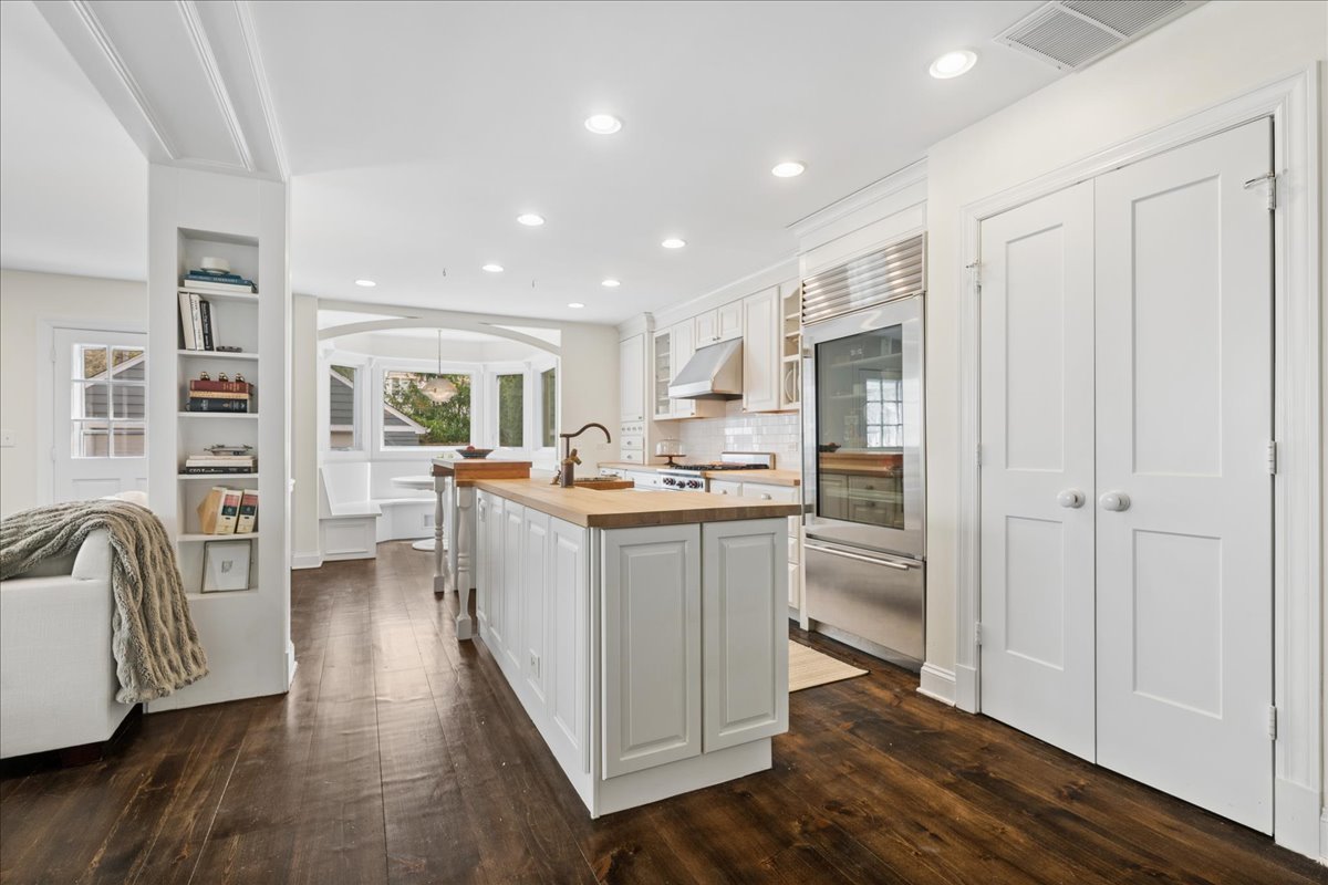 1831 Beverly Place, Highland Park, IL 60035